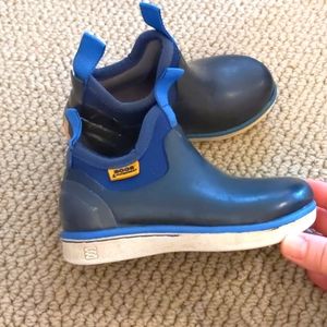 Ankle Bogs waterproof toddler size 8 blue